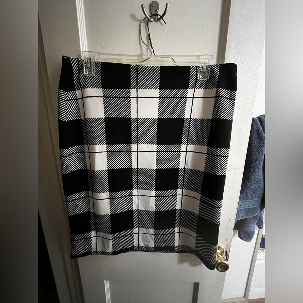 Worthington Black and White Checkered Pencil Skirt